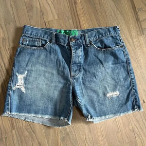 Roxy Women’s Boyfriend Jean Short Shorts. Raw hem. Size 7.